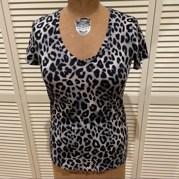 PINK by Victoria‘a Secret T-shirt Animal Print 100% cotton Size S NWT - Picture 1 of 7